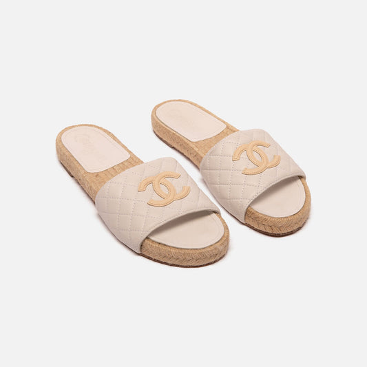 Chanel White Leather CC Logo Espadrilles
